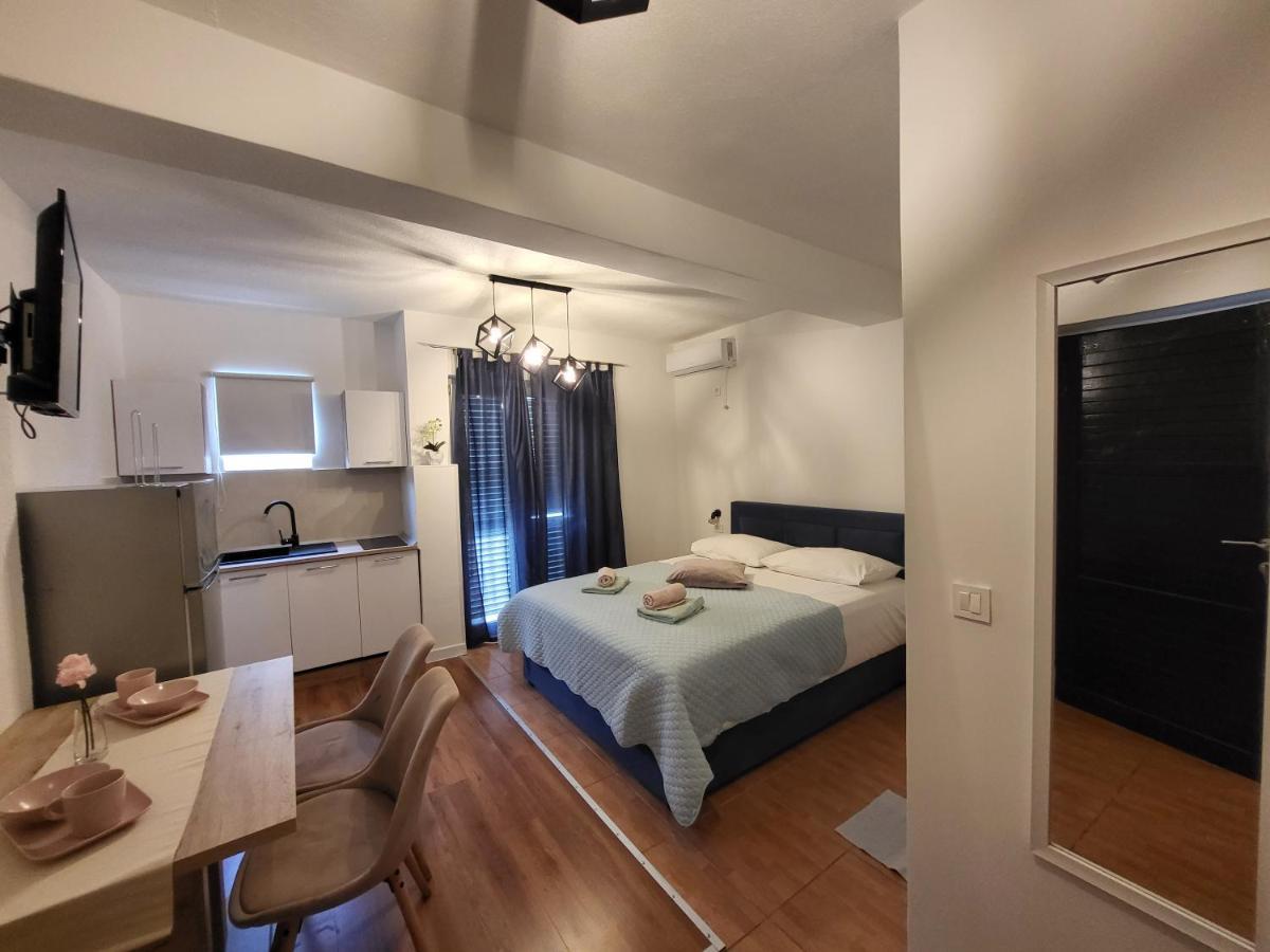 E&a Apartment *