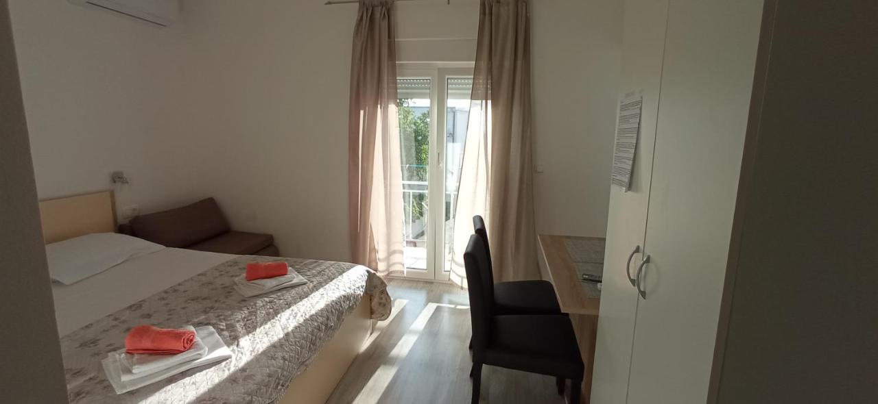 Apartment E&a