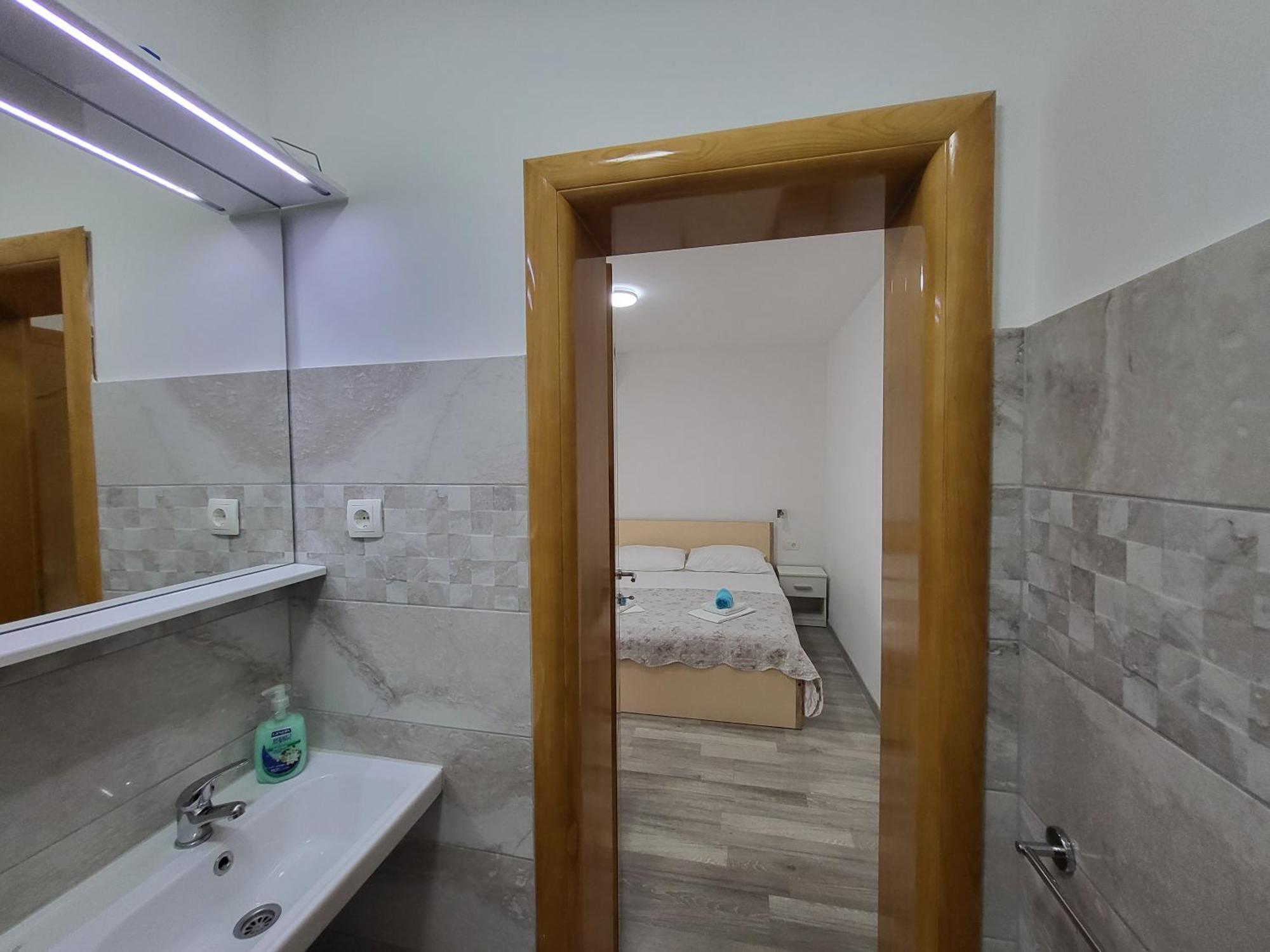 Apartment E&a *