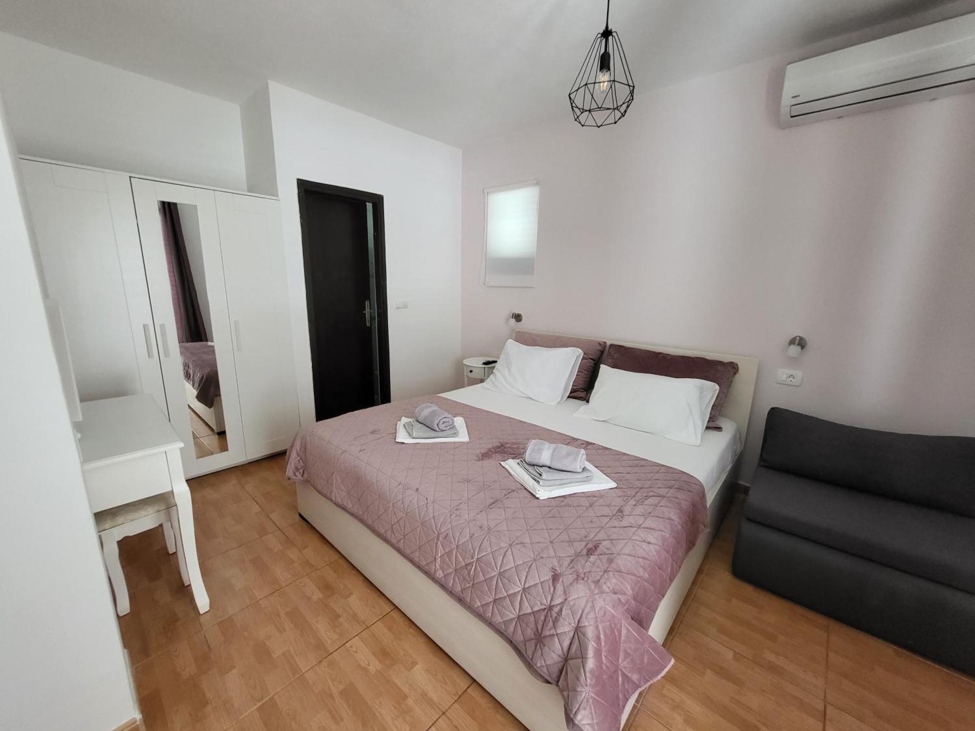 Apartment E&a *