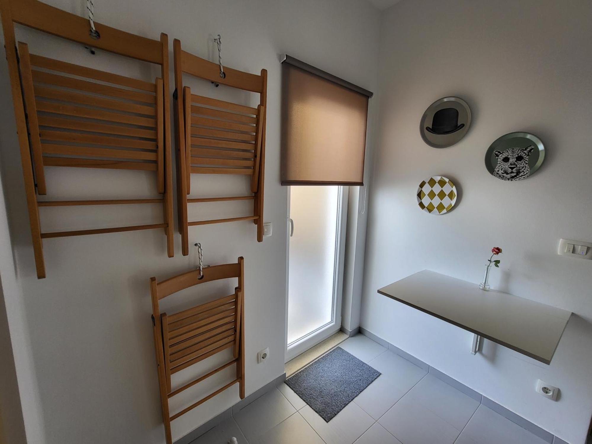 Apartment E&a *