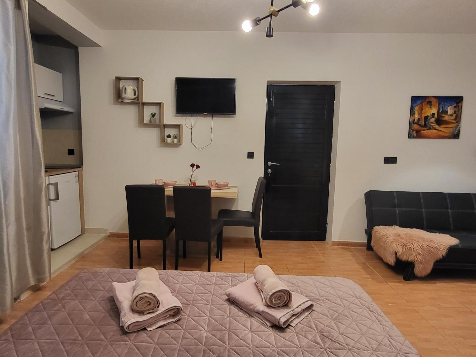 E&a Apartment *