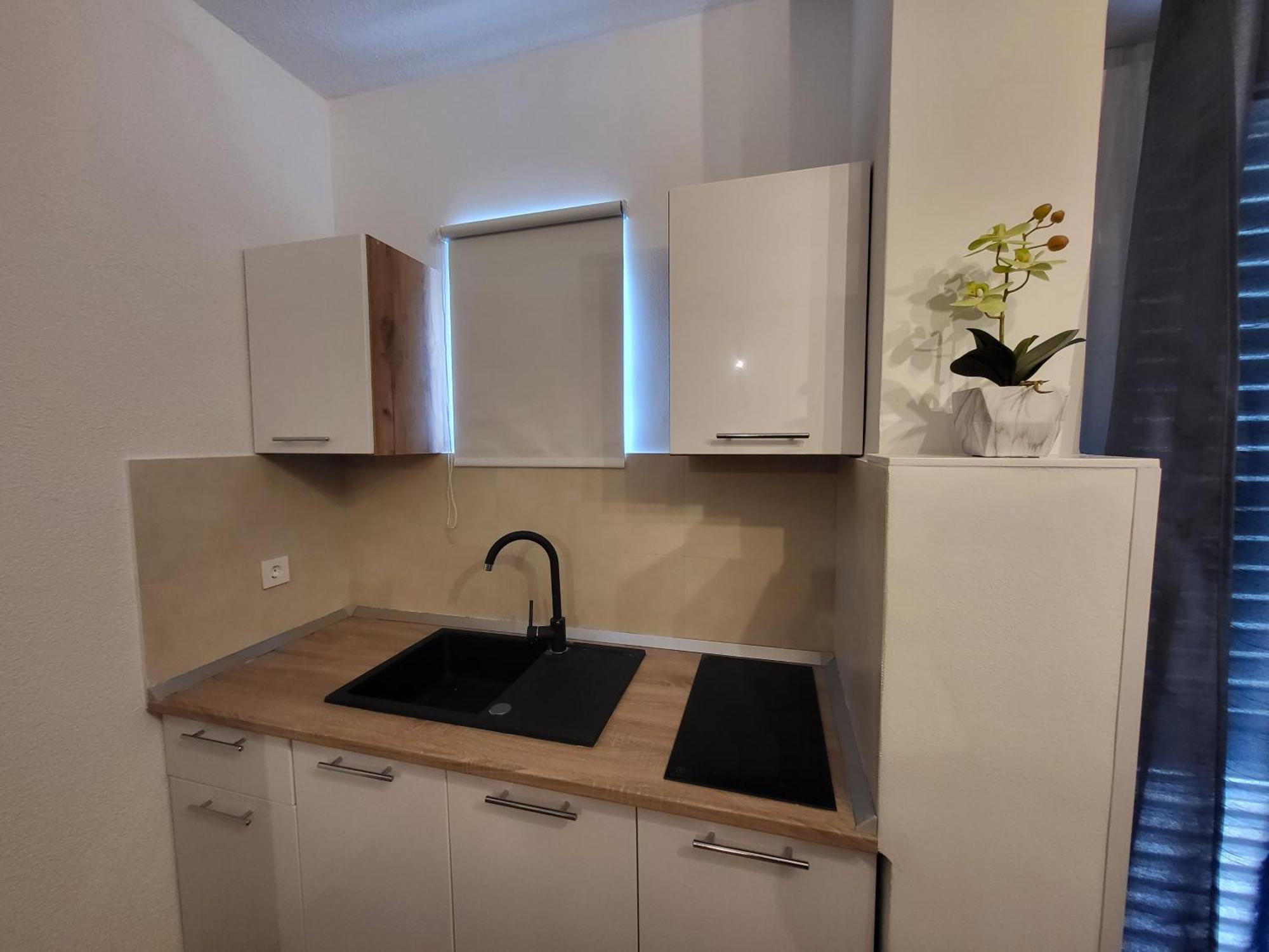 Apartment E&a *